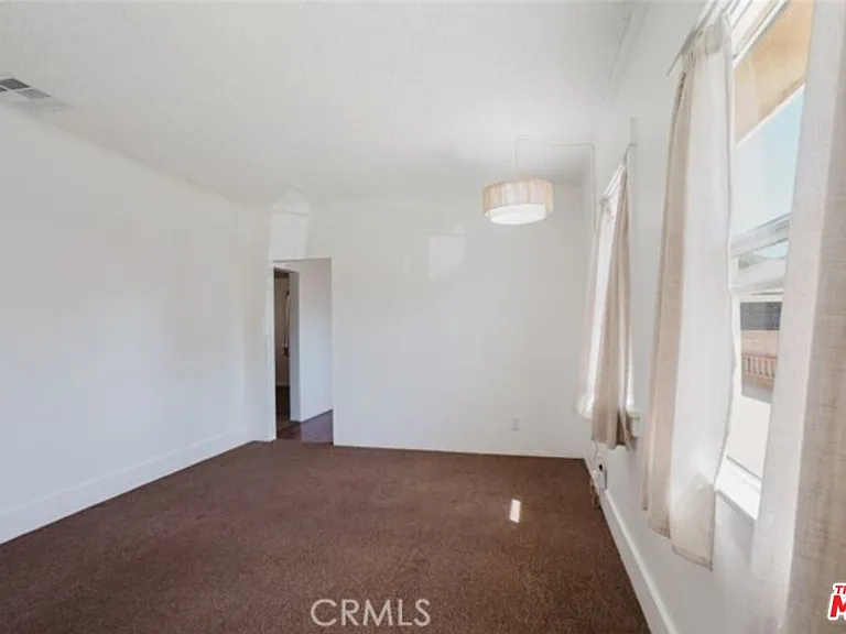 609 Alexander St — Photo 18