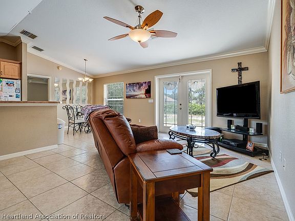 5th image of 308 Cardinal Ave