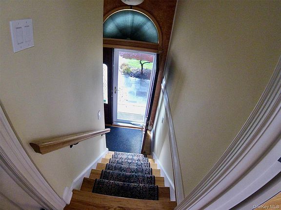 2nd image of 3 Crown St