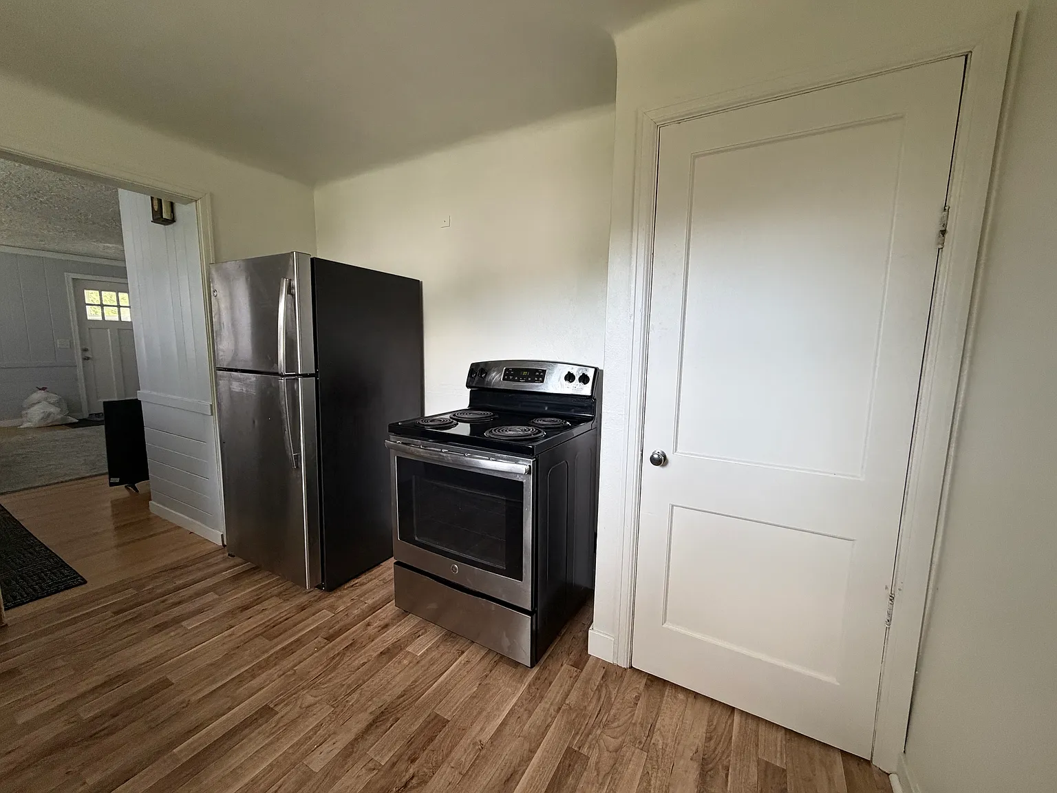 2 bed, 768 sqft, $1,999 — Photo 2