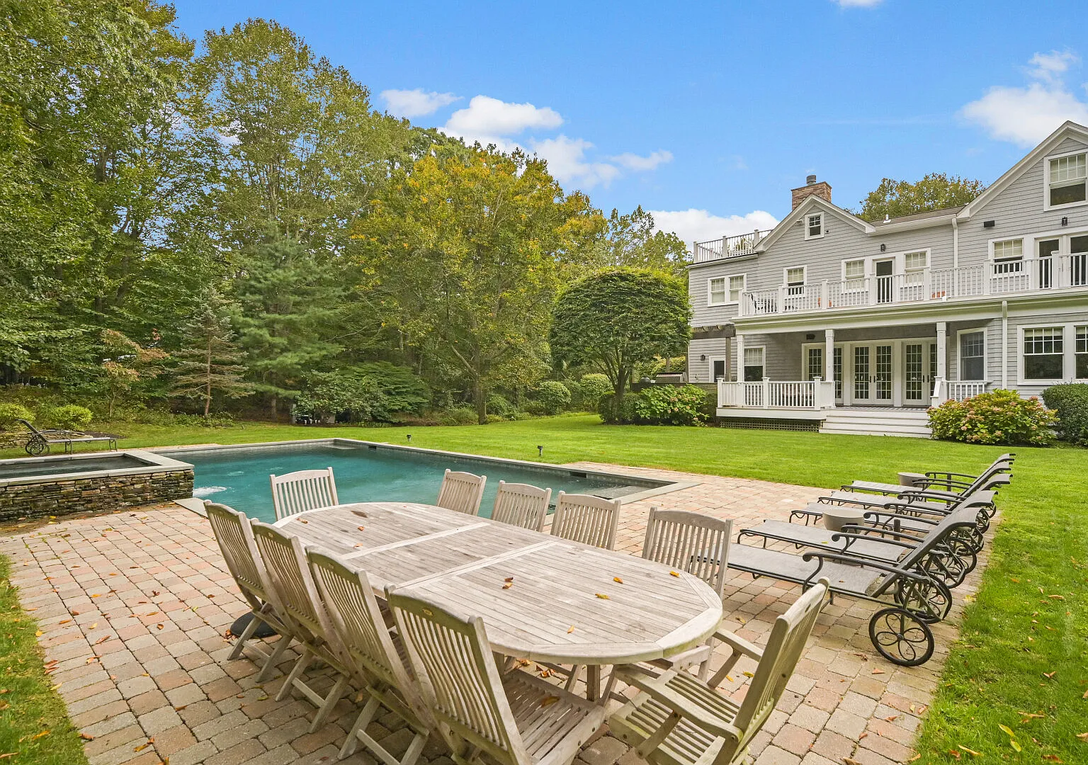 Beautiful home with private pool, hot tub, gym — Photo 2