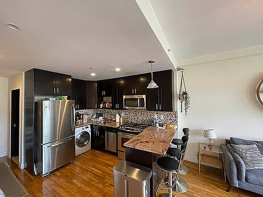 4th image of 225 E 111th St APT 4B