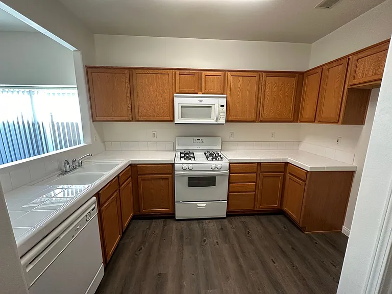 706 Orchid Dr — Photo 23