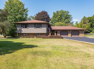 4N240 Babson Ln, St Charles, IL 60175