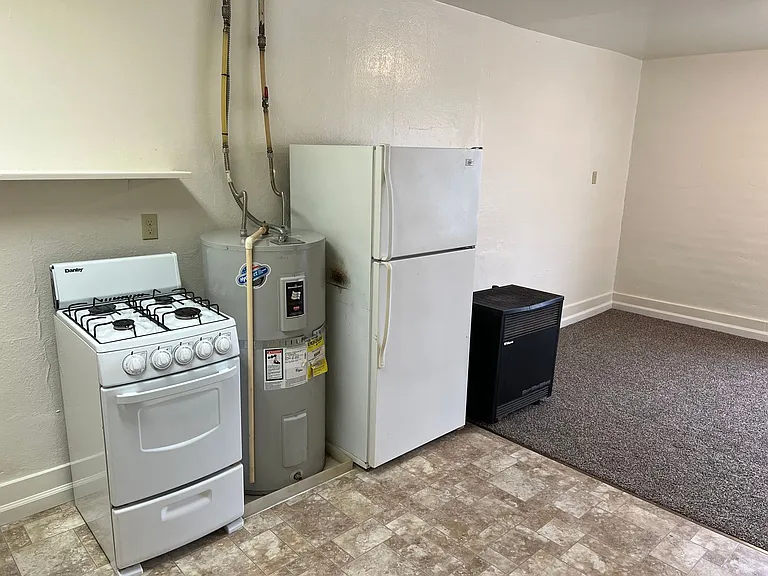 421 SE Main St #15 — Photo 3