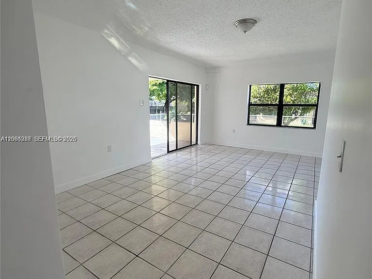 11821 SW 185th Ter — Photo 6