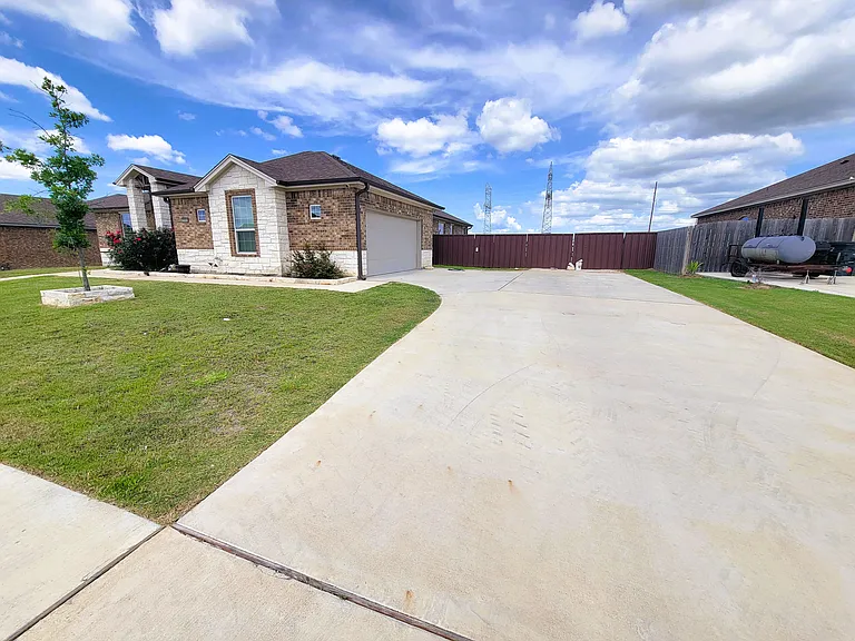 2502 Meadow Lark Dr — Photo 2