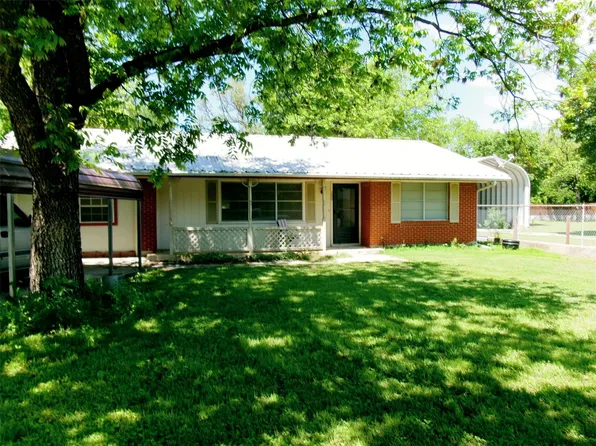 200 W Spencer St, Bangs, TX 76823