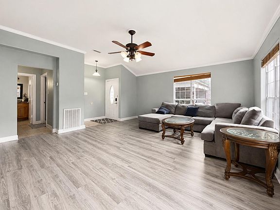 3rd image of 3930 Todwick Ln