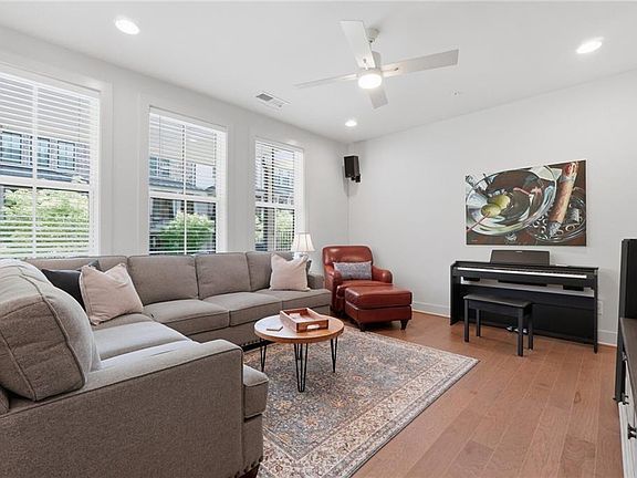 5th image of 235 Chiswick Cir