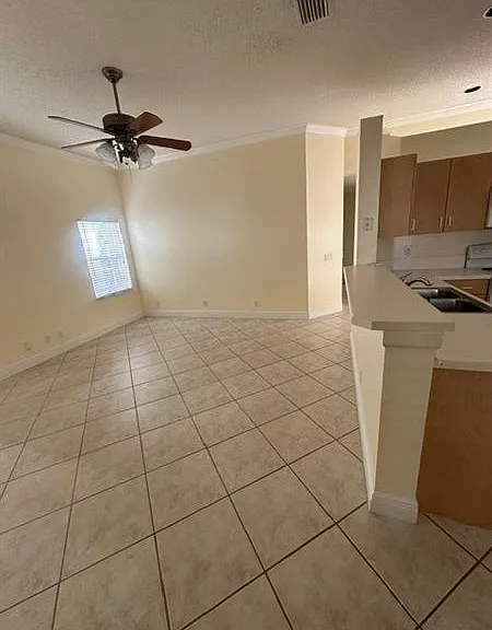 1572 Banyan Way — Photo 7
