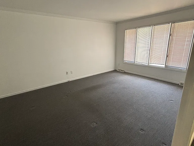2460 Woodcliff Ave SE — Photo 7