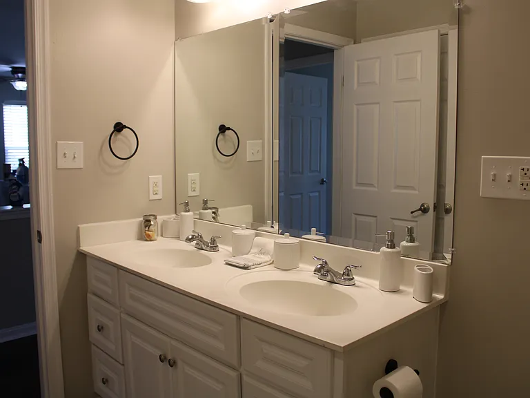 Double bowl vanity