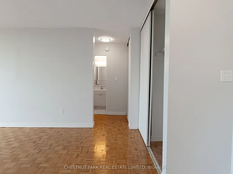 150 Lakeshore Rd W #1003 — Photo 16