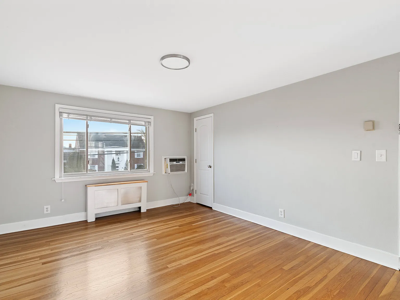 1 bed, $2,200 — Photo 2