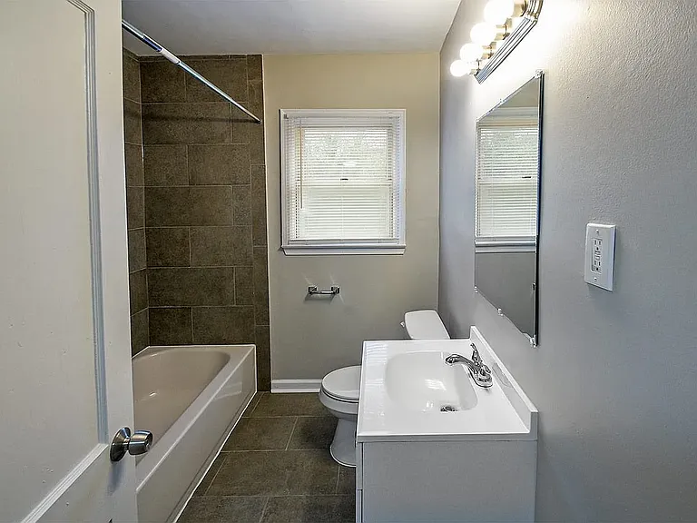 958 Patterson Cv — Photo 11