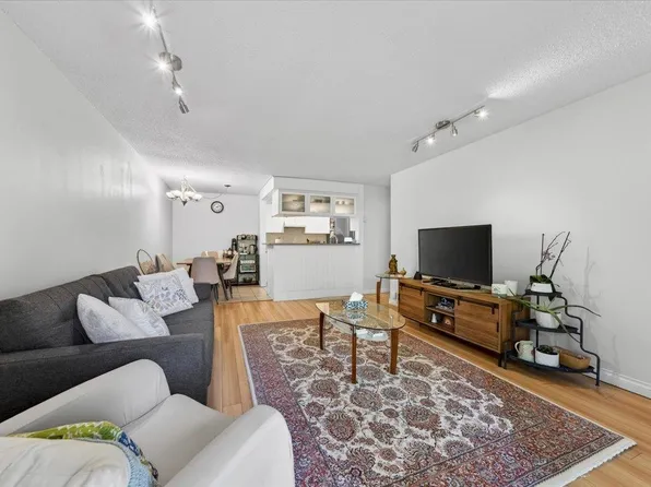 200 Westhill Pl #118, Pt Moody, BC V3H 1V2