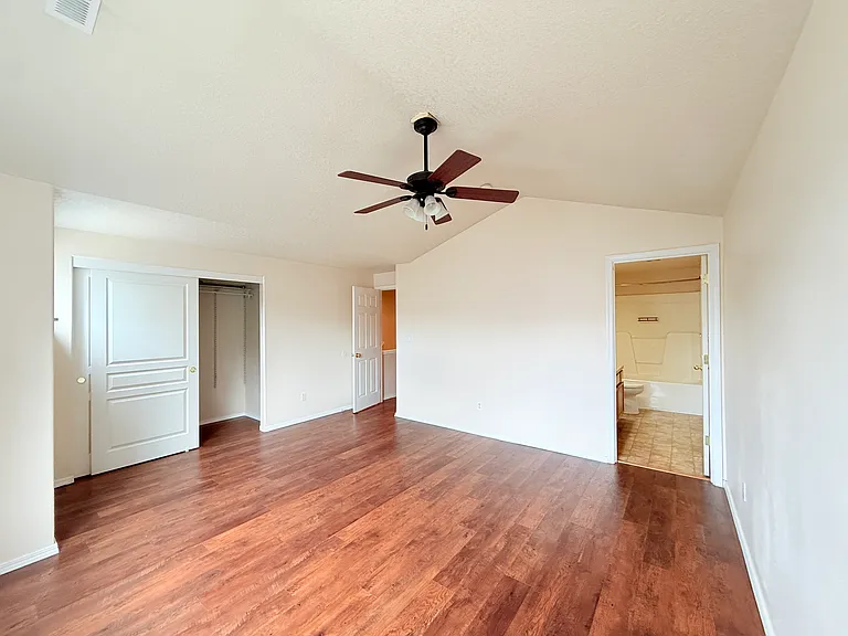 6018 NE 33rd Cir — Photo 20
