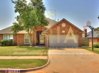 1504 NE 11th St, Moore, OK 73160
