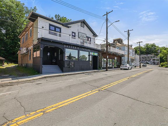 3rd image of 28 Upper Main Street