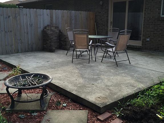 3rd image of 32 Lacresta Dr