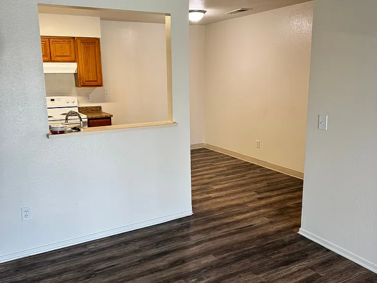 Coventry Place Apartments — Photo 8