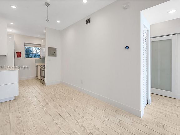 5th image of 905 Michigan Ave APT 1