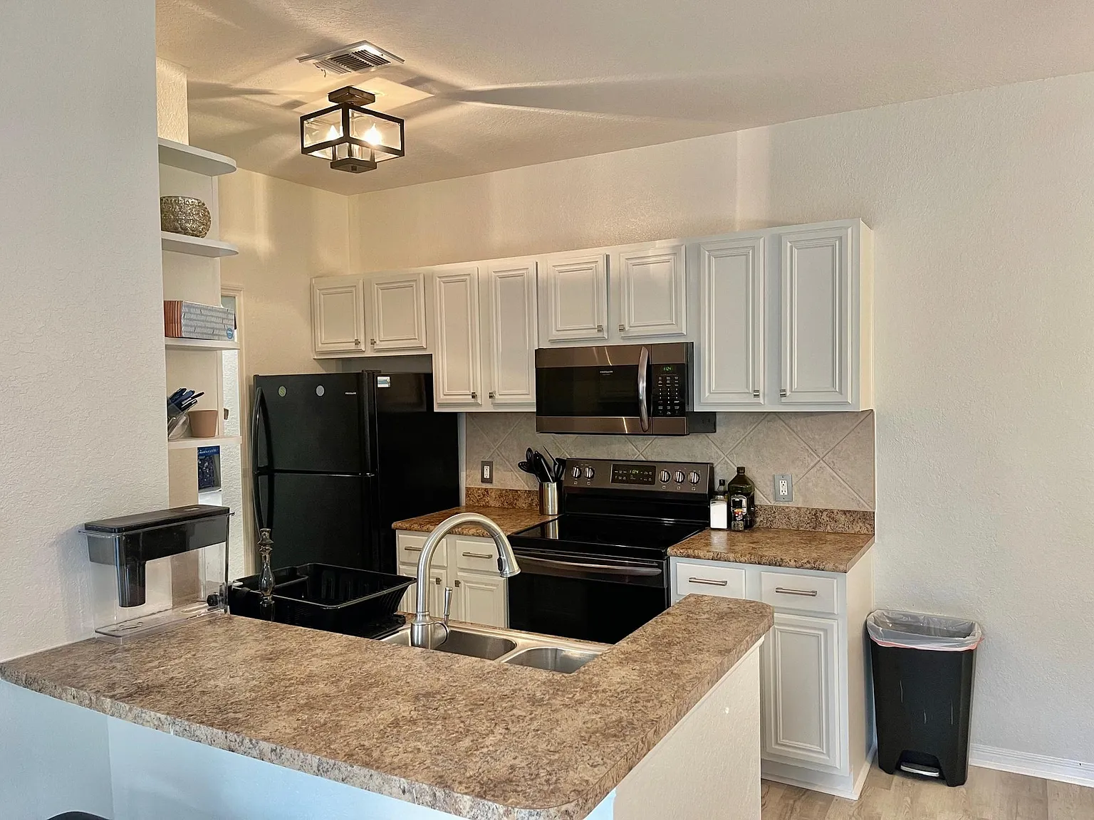 1 bed, 742 sqft, $1,800 — Photo 3