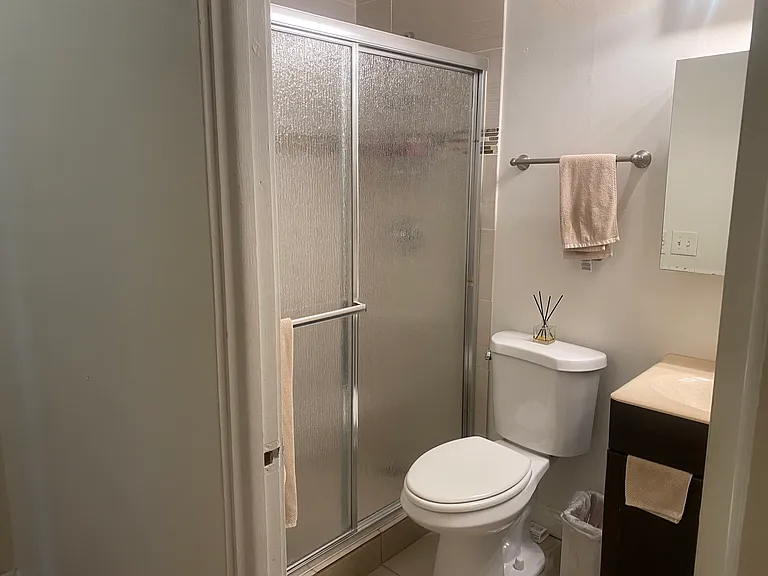 1923 N Sedgwick St #1R — Photo 13