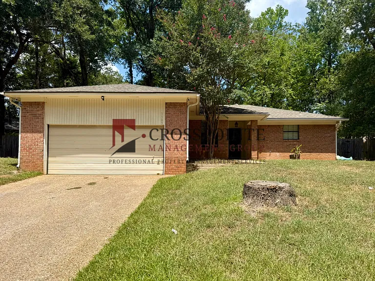 1103 Donna Dr — Photo 1