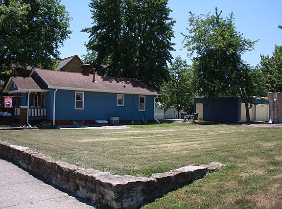 2nd image of 418 Cherry St