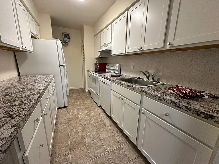 703 Camelback Ct — Photo 7
