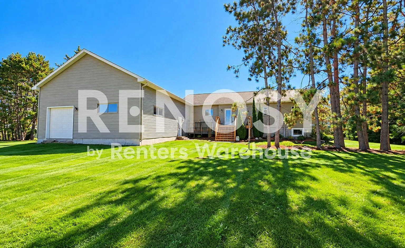 Space, Privacy & a Garage That Sets It Apart. — Photo 4
