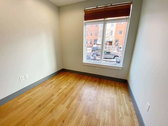 4th image of 27 Woodbine St #1L