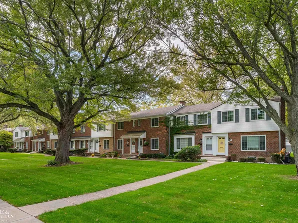 22829 Lakeshore Dr, Saint Clair Shores, MI 48080