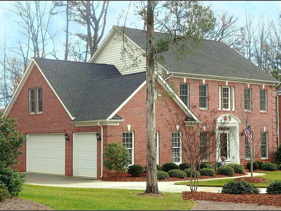 All Brick on 1/2 Acre Cul de Sac Lot