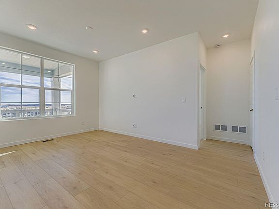 5th image of 39828 Bradley Street