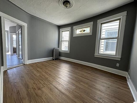 3rd image of 119 Woodlawn Ave