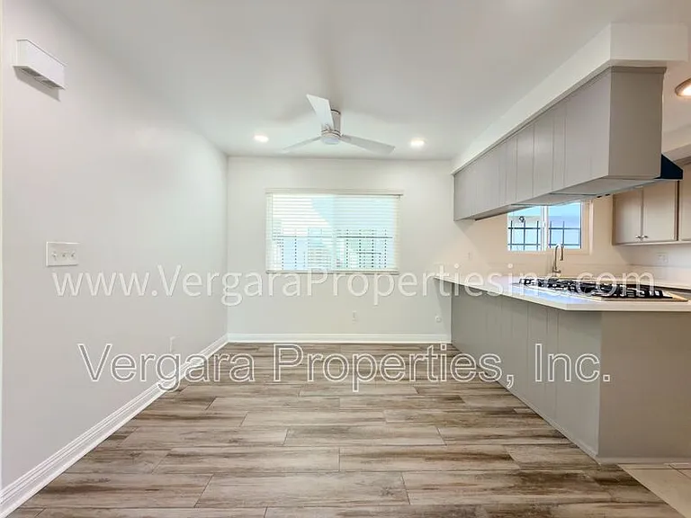 18012 Manhattan Pl — Photo 6