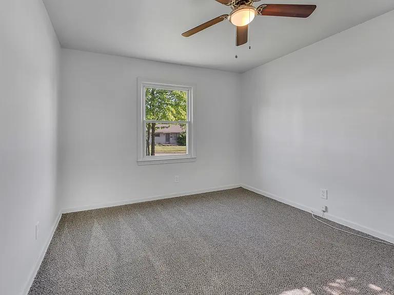 610 Elm St — Photo 19