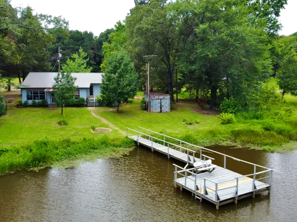 210 Omaha Dr, Omaha, TX 75571