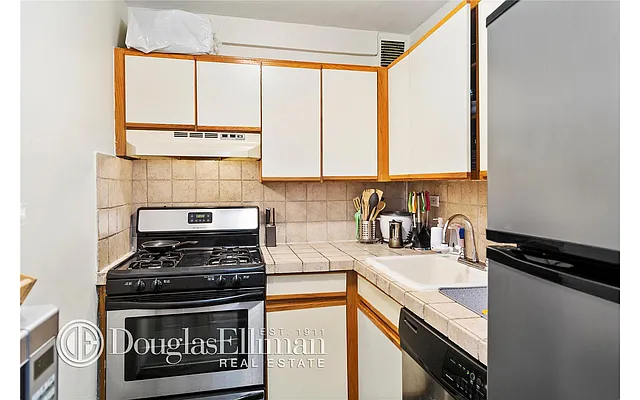 Sold by Douglas Elliman | media 4