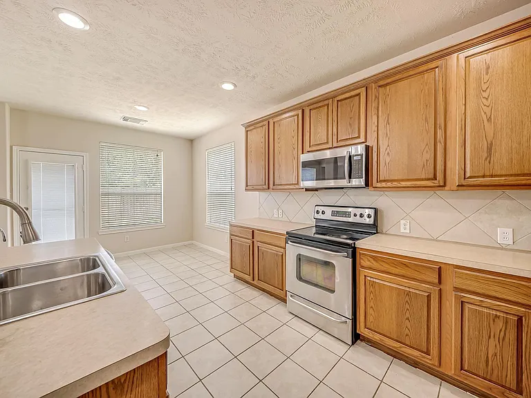 18106 Linden Forest Ln — Photo 13