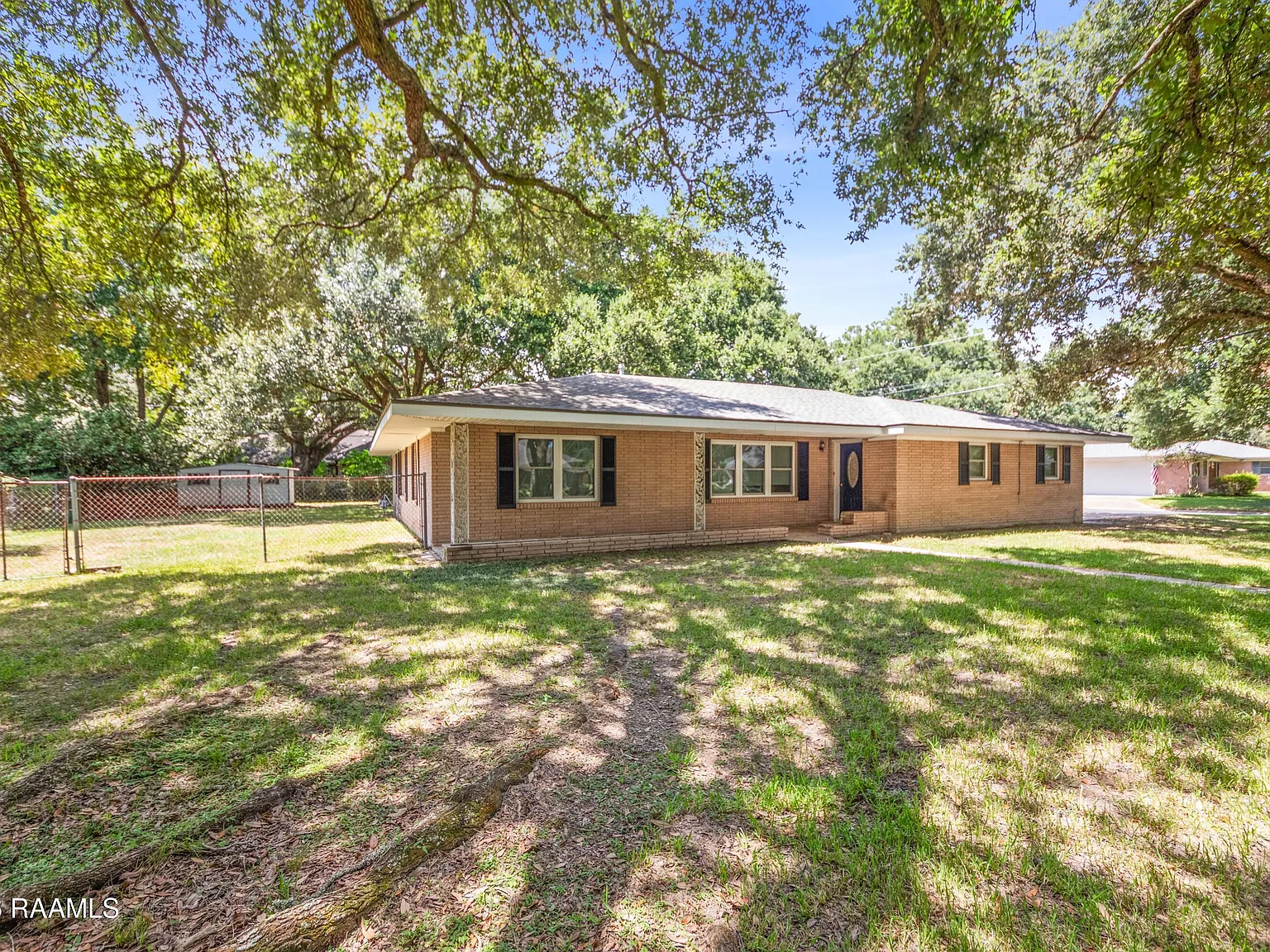 4 bed, 2.0 bath, 2100 sqft, $2,100 — Photo 2