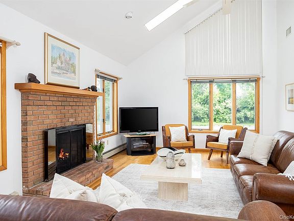 5th image of 100 Bayberry Ln