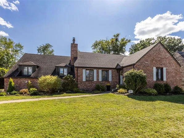 4 W Country Club Dr, Pittsburgh, PA 15236