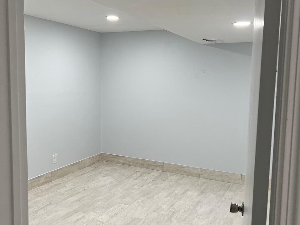 1st image of 780 Jewett Ave #1