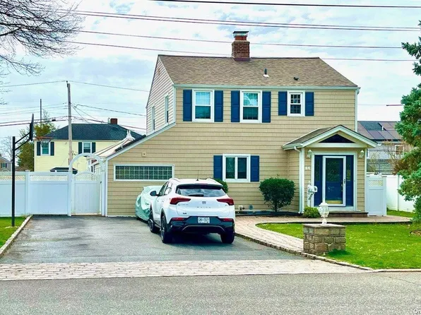 94 Concord Street, Westbury, NY 11590