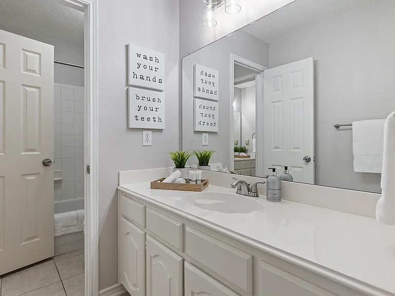 4909 Springtree Ln — Photo 15