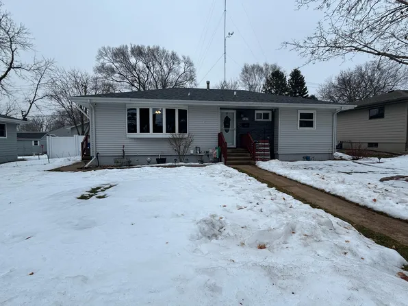 412 S Iowa St, Mitchell, SD 57301